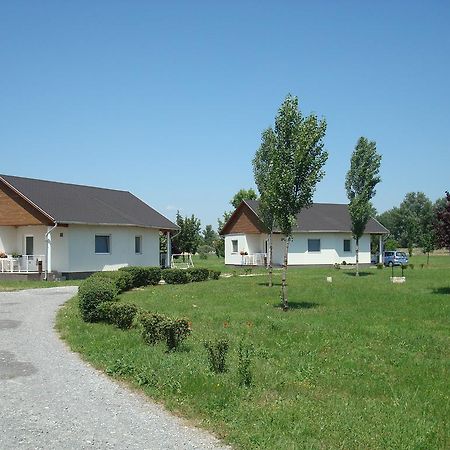 Termal Kemping Apartmanok Tiszaujvaros Exterior photo
