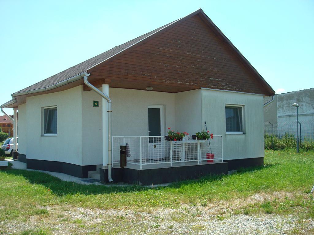 Termal Kemping Apartmanok Tiszaujvaros Exterior photo