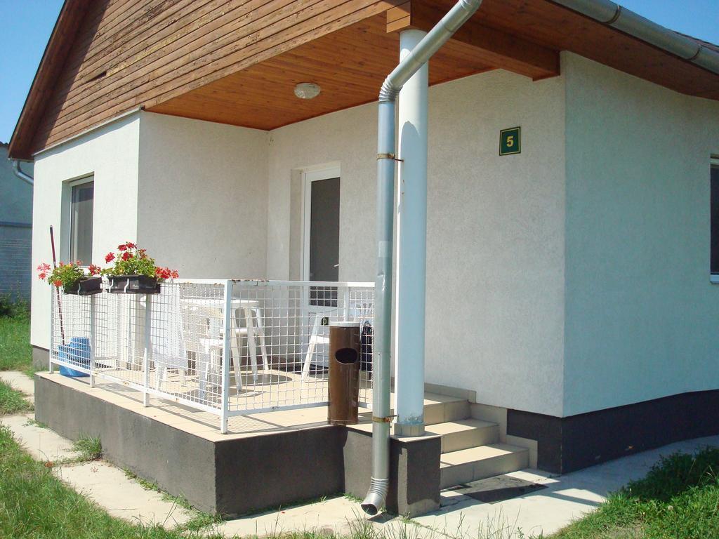 Termal Kemping Apartmanok Tiszaujvaros Room photo