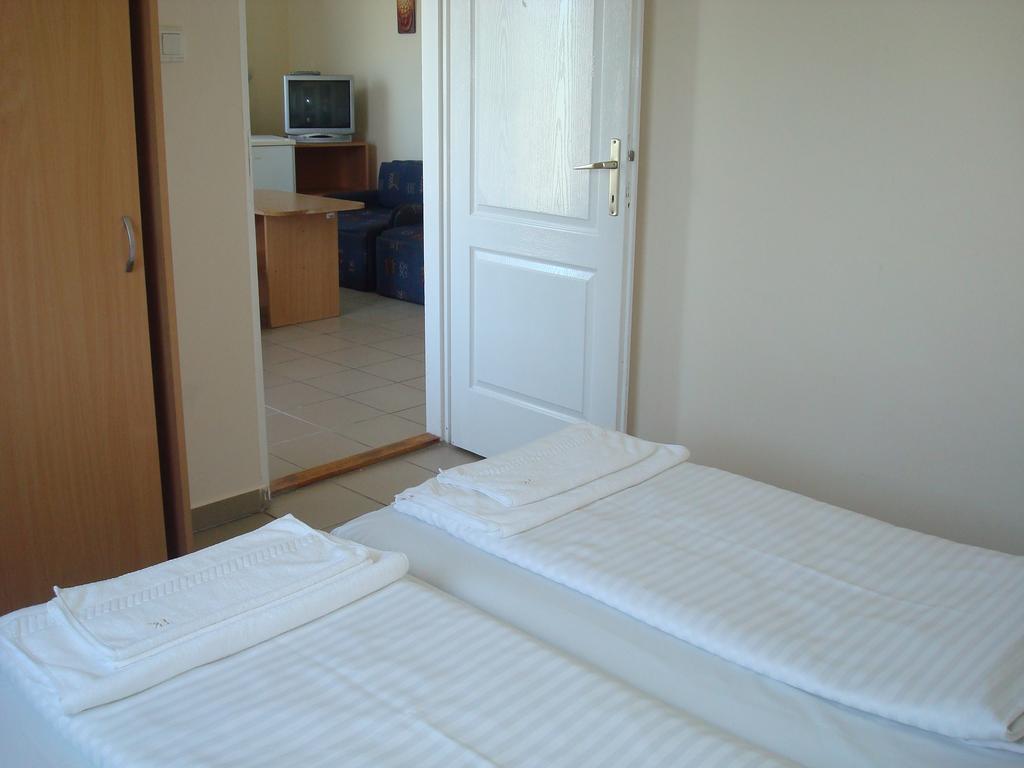 Termal Kemping Apartmanok Tiszaujvaros Room photo