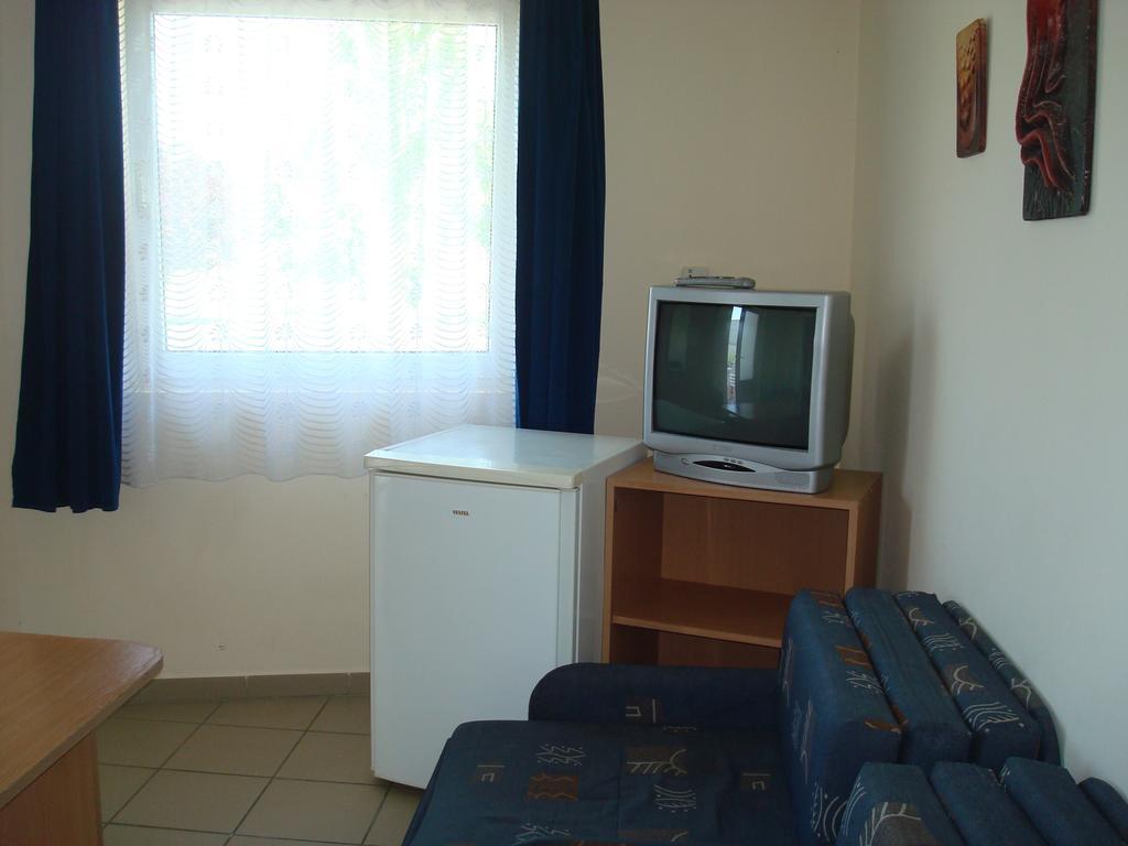 Termal Kemping Apartmanok Tiszaujvaros Room photo