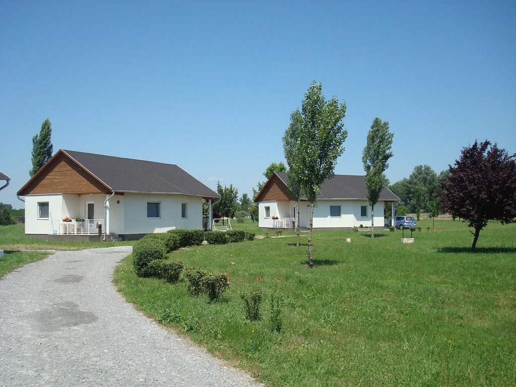 Termal Kemping Apartmanok Tiszaujvaros Exterior photo