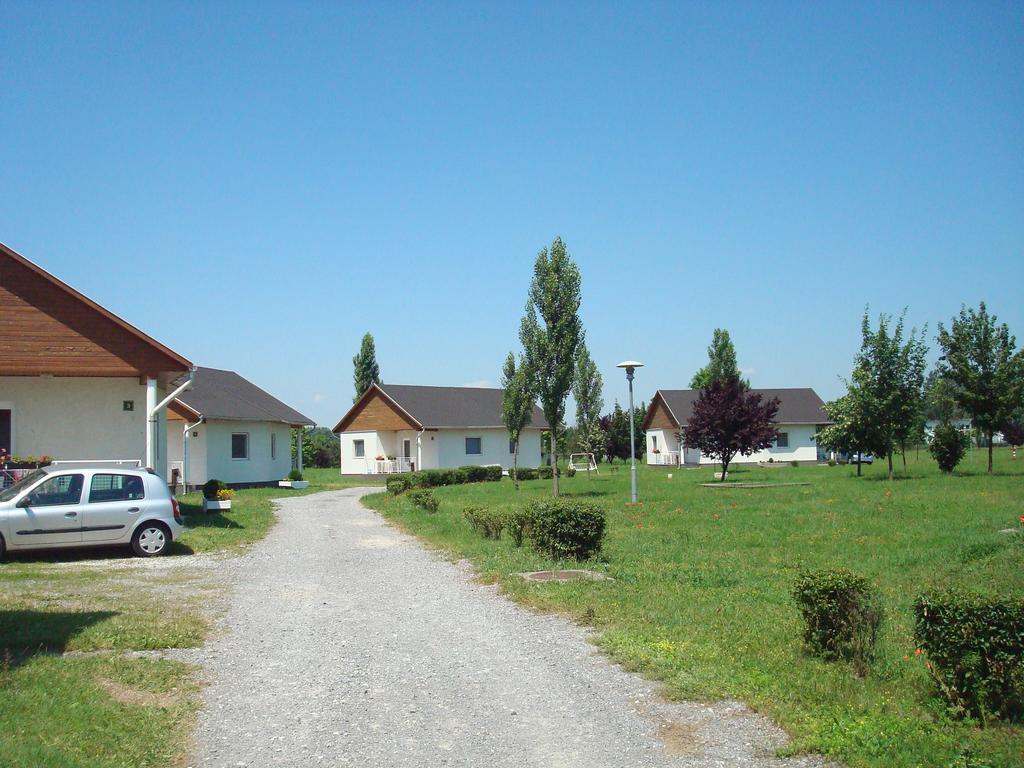 Termal Kemping Apartmanok Tiszaujvaros Exterior photo