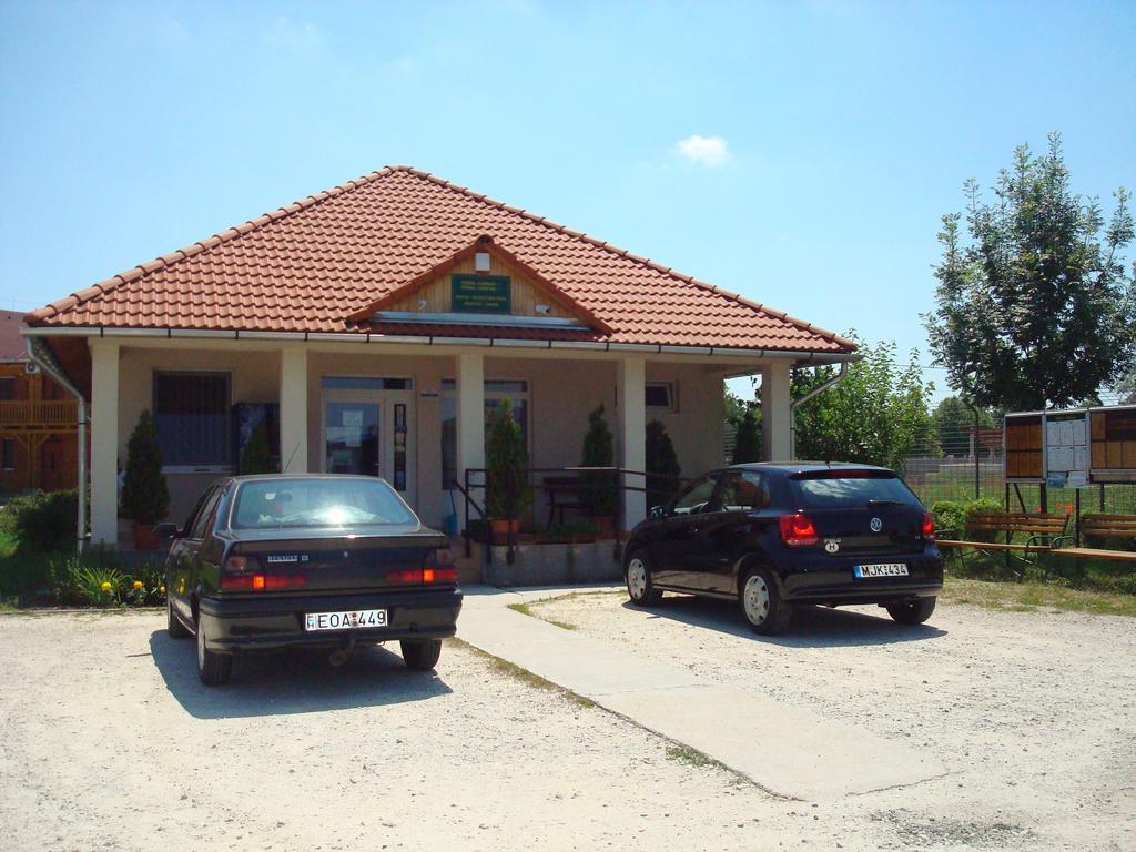Termal Kemping Apartmanok Tiszaujvaros Exterior photo